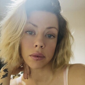 Vivienne__Fox live cam video preview