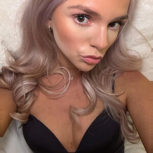 Sabrinamasson live cam video preview